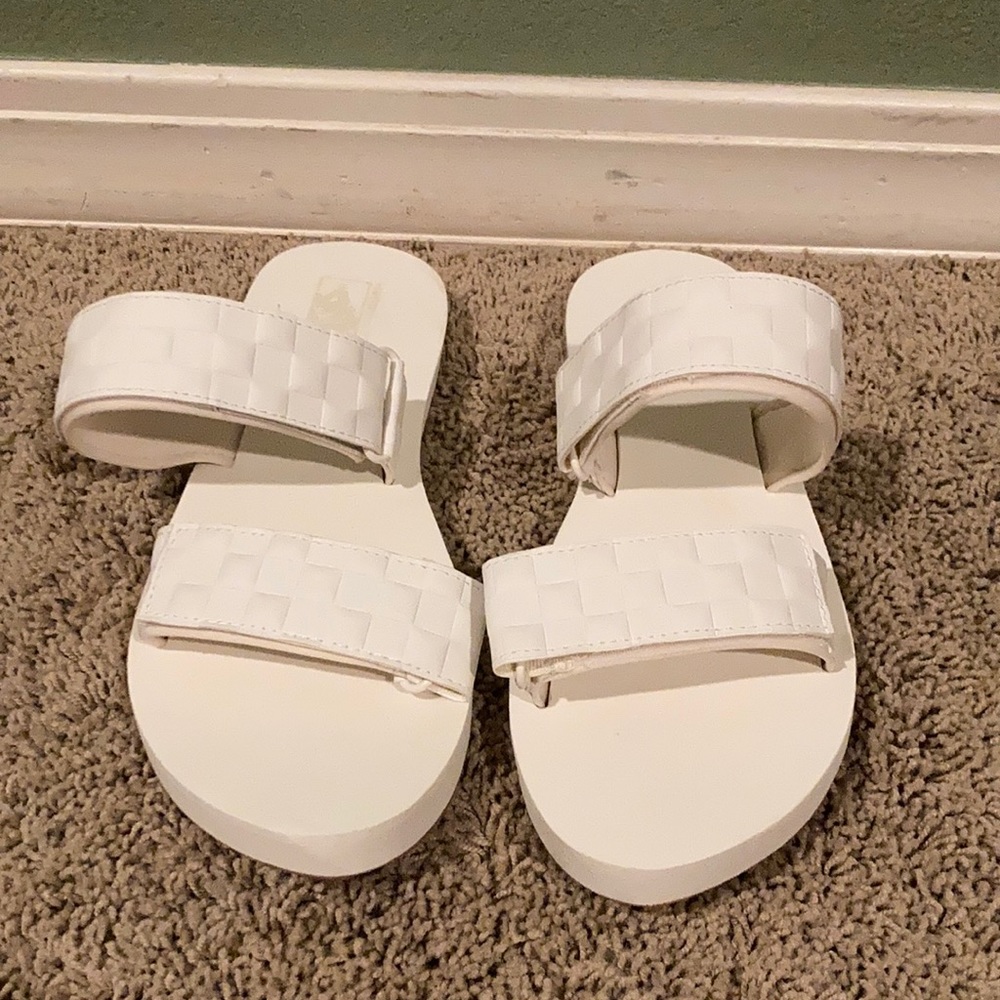 White Van Cayucas Leather Slides